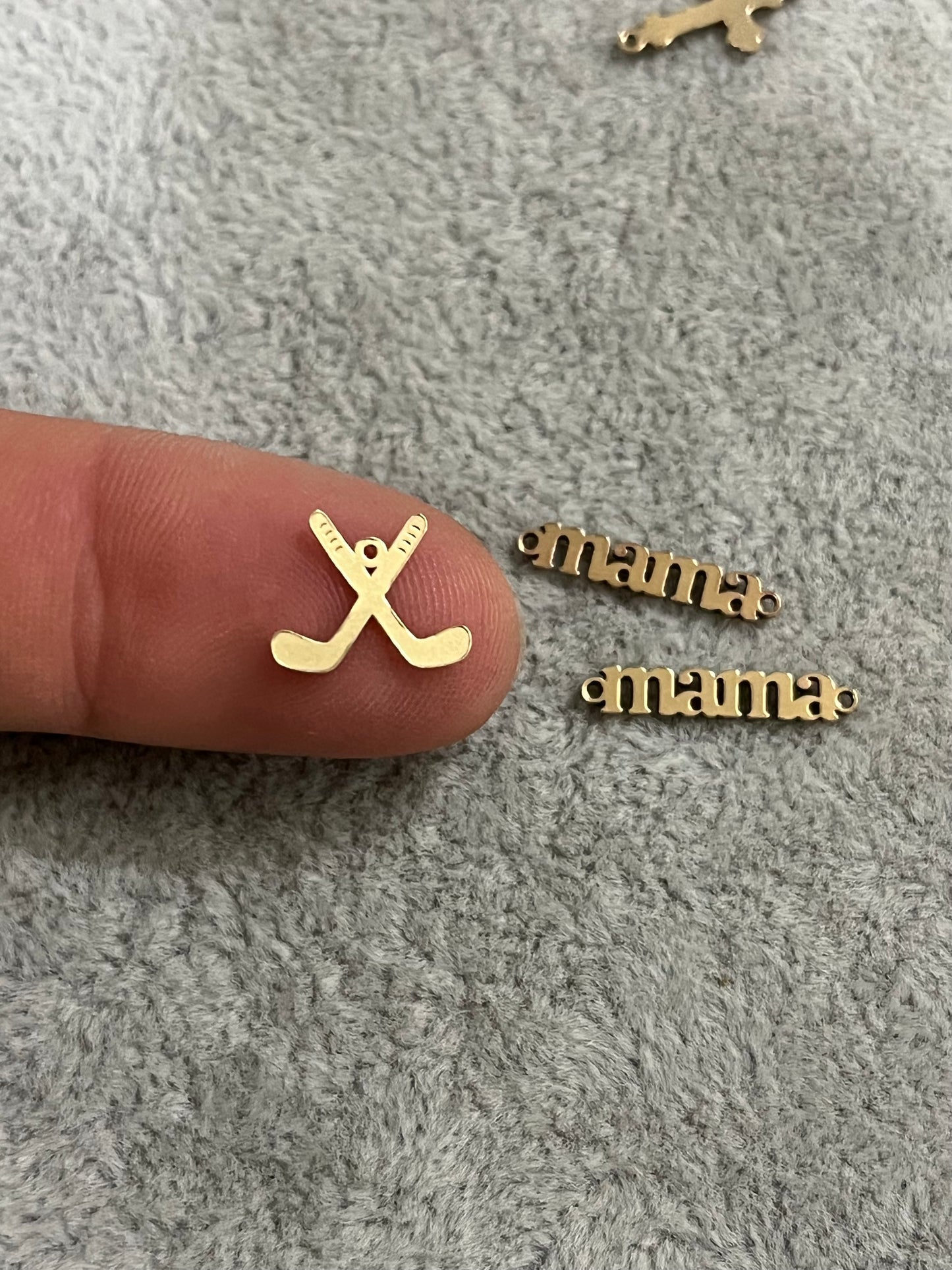 Hockey sticks connector